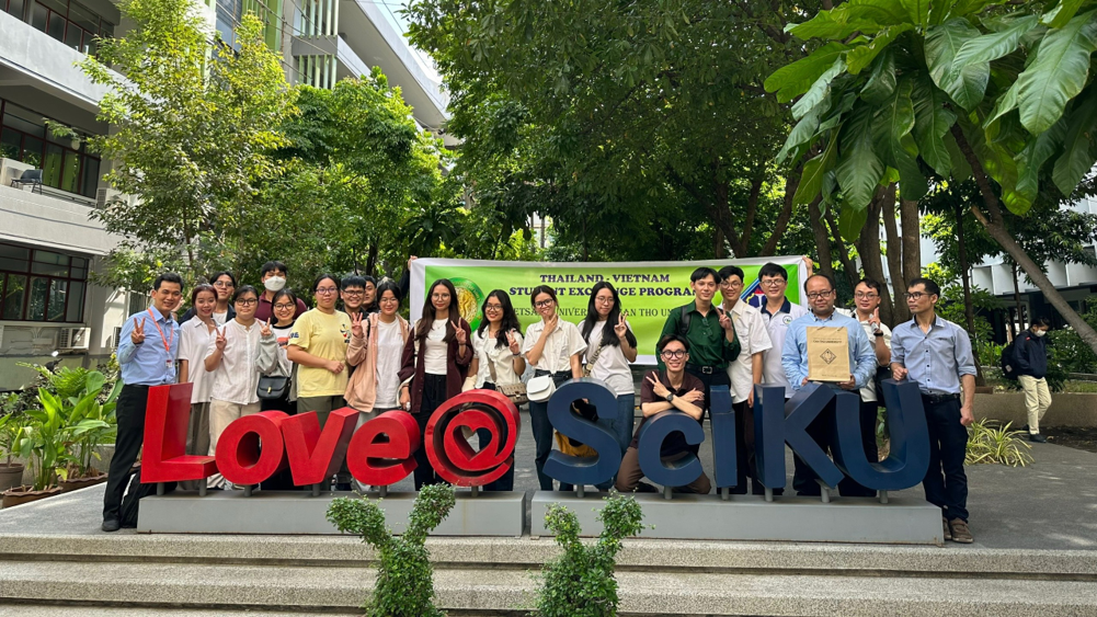 SoE students are participating in a Student Exchange Program at the Faculty of Science, Kasetsart University in Thailand